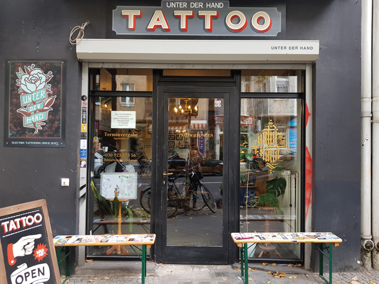 Unter Der Hand Tattoo